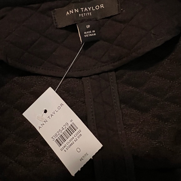 Ann Taylor Black Quilted Cropped Jacket - 0P NWT - Picture 3 of 3